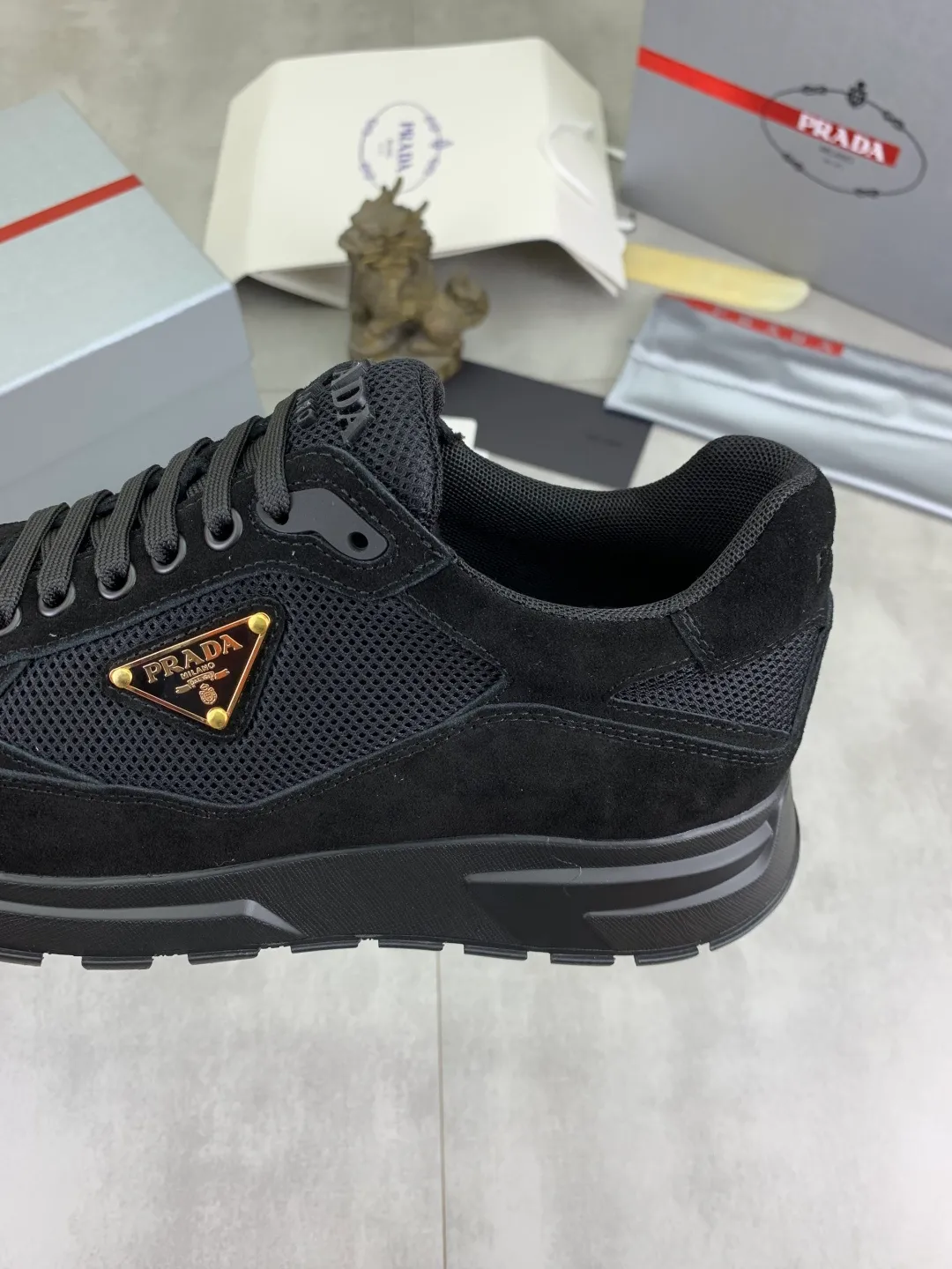 Men's shoes 💰P560💰[New style] popular models are on the official website, 🆘 Trendy brand (Prada) mainly promotes popular models, avant-garde and versatile fashion men's shoes private version mold opening, cowhide surface splicing 1:1.. Fashionable and simple, original imported cowhide lining cowhide feet; the atmosphere and personality are more fashionable, eye-catching and pursuing class. It will subvert the old idea and be a must-have for fashionistas with you! Must keep it for yourself! Tall and comfortable, large and low, high-end quality workmanship. Number of yards: 38-45 4️⃣optional.